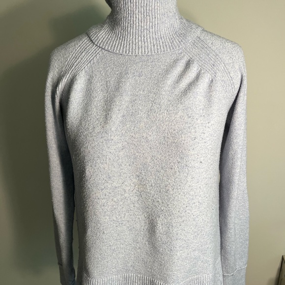 Tahari Sweaters - Tahari turtleneck sweater
